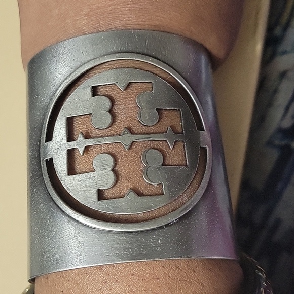 TORY BURCH MATTE TEXTURED GUNMENTAL  CUFF BRACELET RARE - Picture 6 of 6